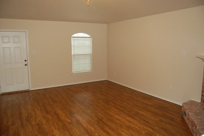 Building Photo - 3/2/2 in Frenship ISD