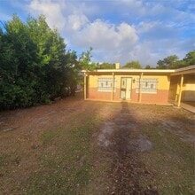 Building Photo - 409 S Lakeland Ave