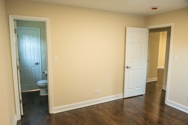 Building Photo - 1028 Valley Stream Dr