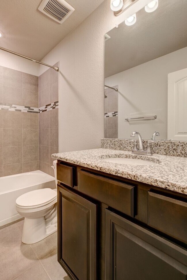 Building Photo - 884 Winding Brk Dr