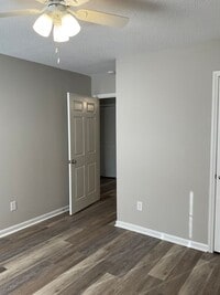 Building Photo - Available Now !! Two bedroom one bath apartment in Gastonia!