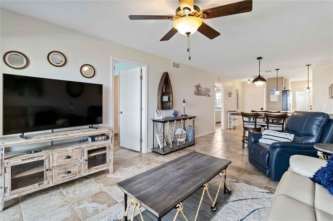 Building Photo - 1500 Park Beach Cir