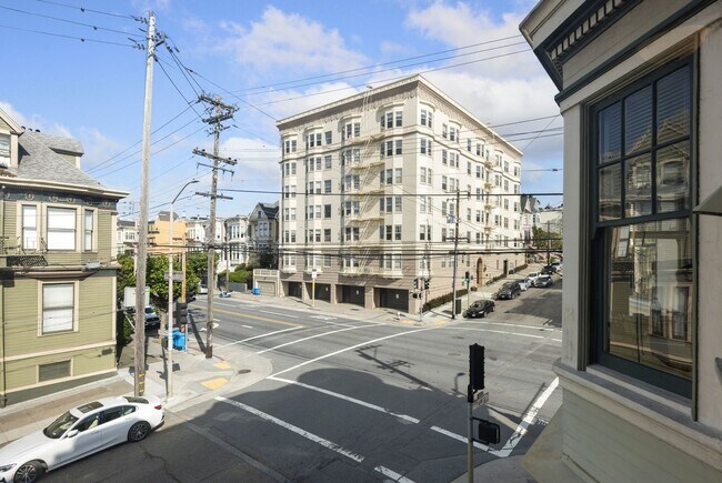 Building Photo - 1960 Pierce St
