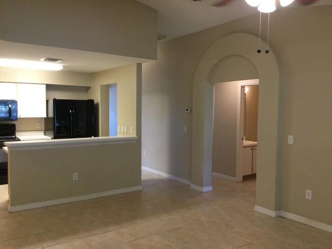 Building Photo - 305 Abigail Rd