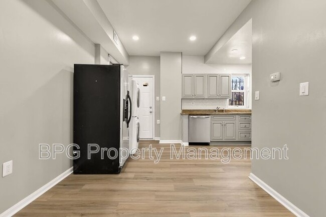 Building Photo - 1033 5th St NE