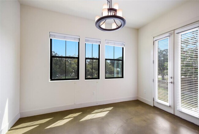 Building Photo - 18400 Lakepoint Cove