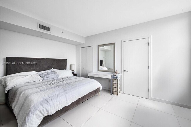 Building Photo - 501 NE 31st St