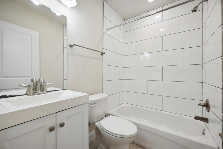 Building Photo - 1825 N Bouvier St