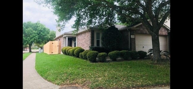 Building Photo - 10226 Antelope Alley