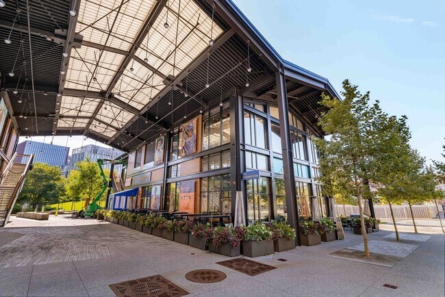 Building Photo - 2 Earhart St