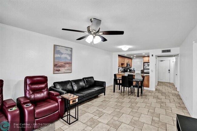 Building Photo - 9480 Poinciana Pl