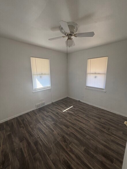 Bedroom 2 - 4966 Claxton Ave