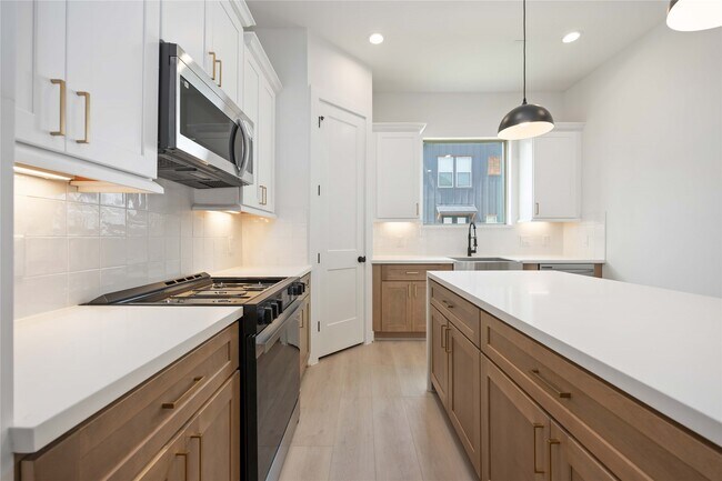 Building Photo - 1931 Johanna Dr