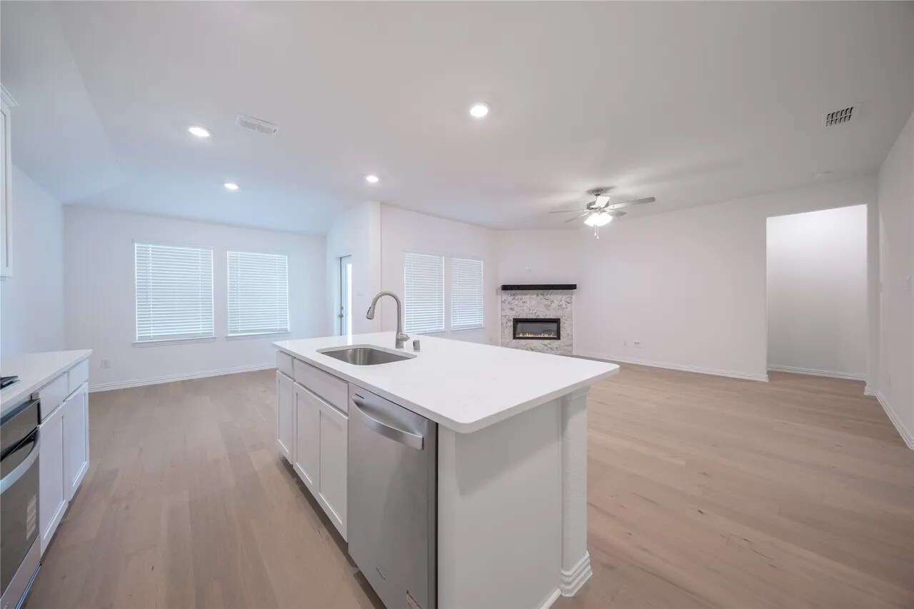 Building Photo - 1707 Blackbird Ln