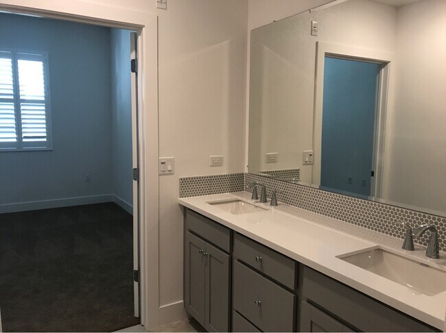 Building Photo - Gala Flat at The Cannery in Davis now!