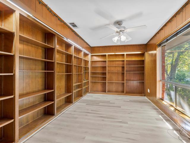 Building Photo - 1004 Overhill Dr