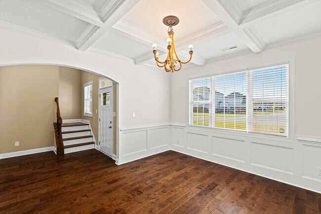 Building Photo - Large 5 bedroom home- don't miss this one!