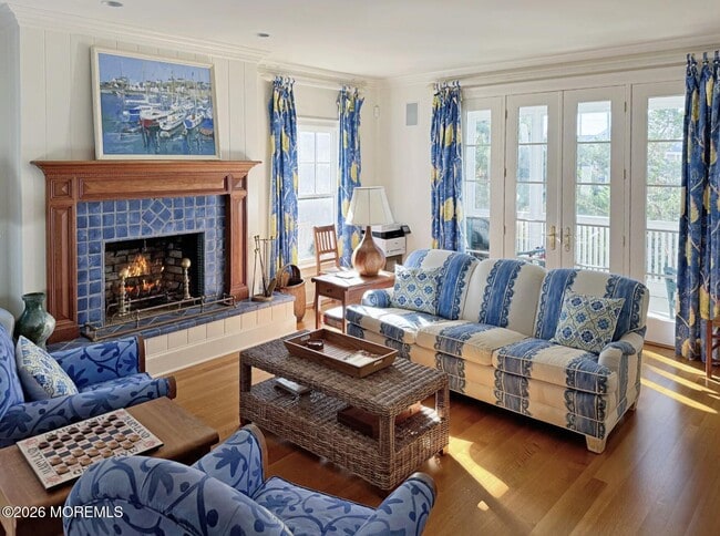 Building Photo - 985 East Ave