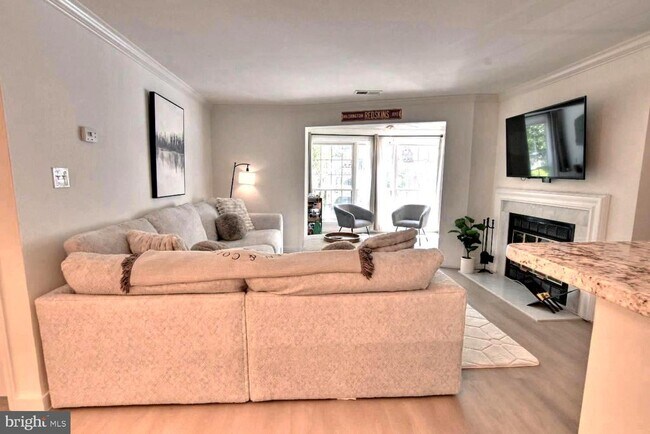 Building Photo - 2220 Springwood Dr