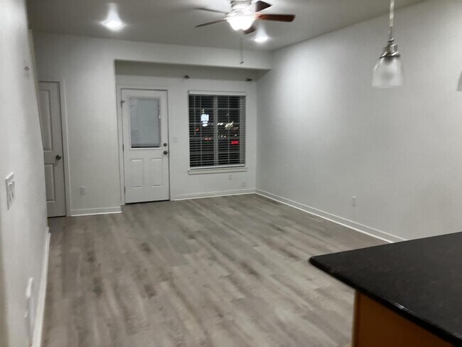 Building Photo - 2915 S 47th St