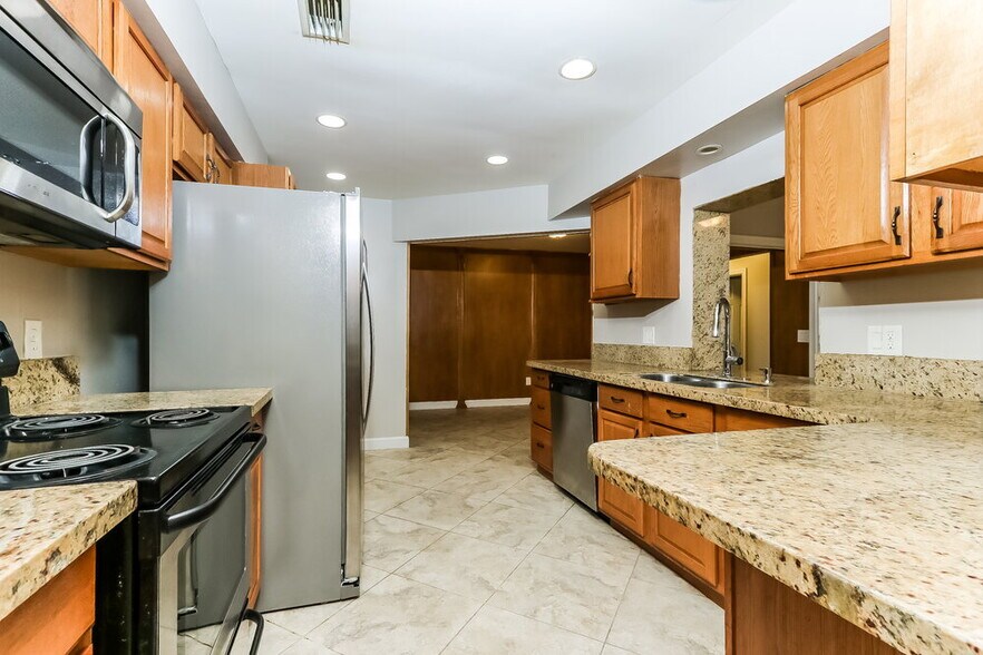 Building Photo - 22025 Flanders Ct