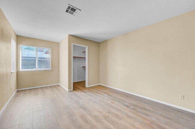 Building Photo - N Las Vegas Single Family Home - New Paint and LVP Flooring