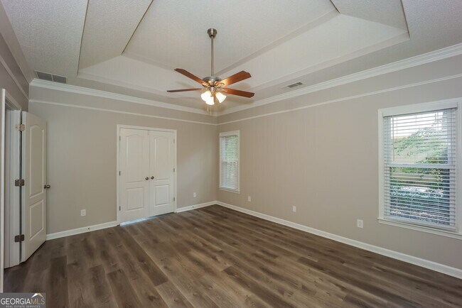 Building Photo - 12 Sleepy Hollow Ct