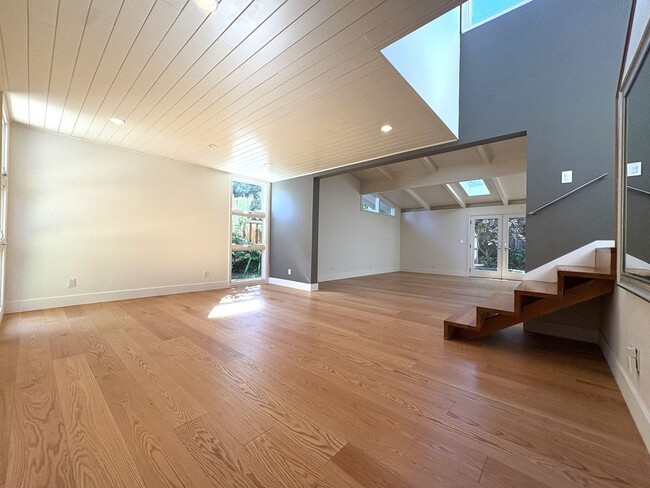 Building Photo - Beautifully Updated 5-Bedroom Home coming ...