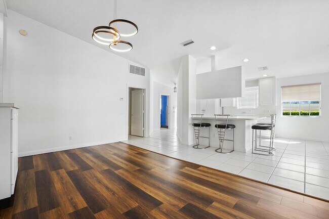 Building Photo - 8270 Eleuthera Ln