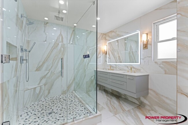 Building Photo - Spacious 5-Bedroom Home with Modern Amenit...