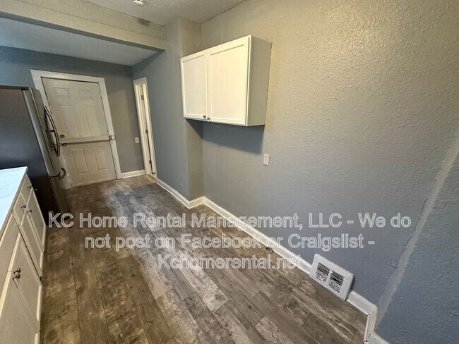 Building Photo - 2002 E 35th St