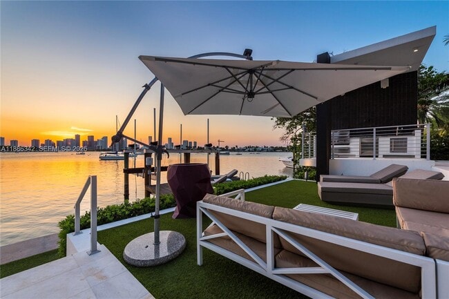 Building Photo - 440 S Hibiscus Dr