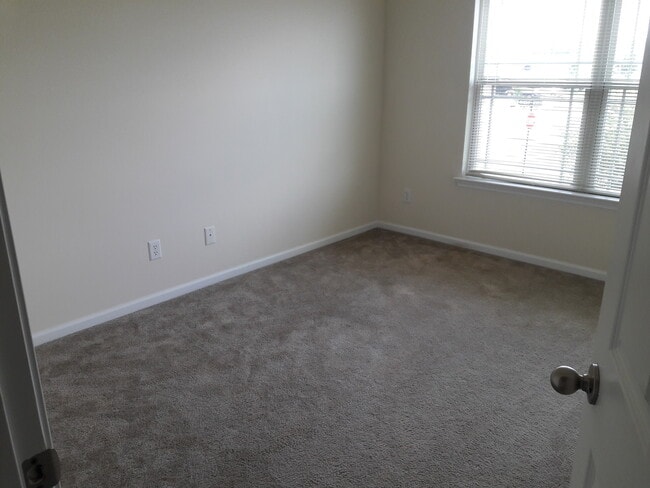 Building Photo - Lake Shore Subdivision-Port Wentworth