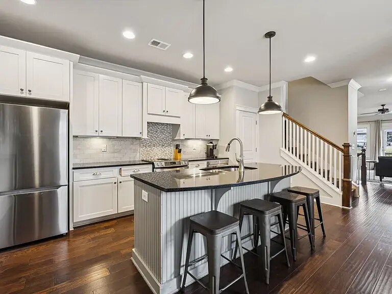 Building Photo - 1722 14th Ave S