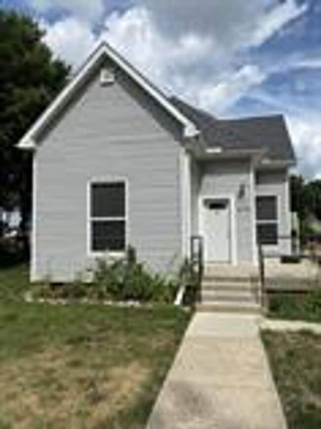 Building Photo - 210 N Central Ave