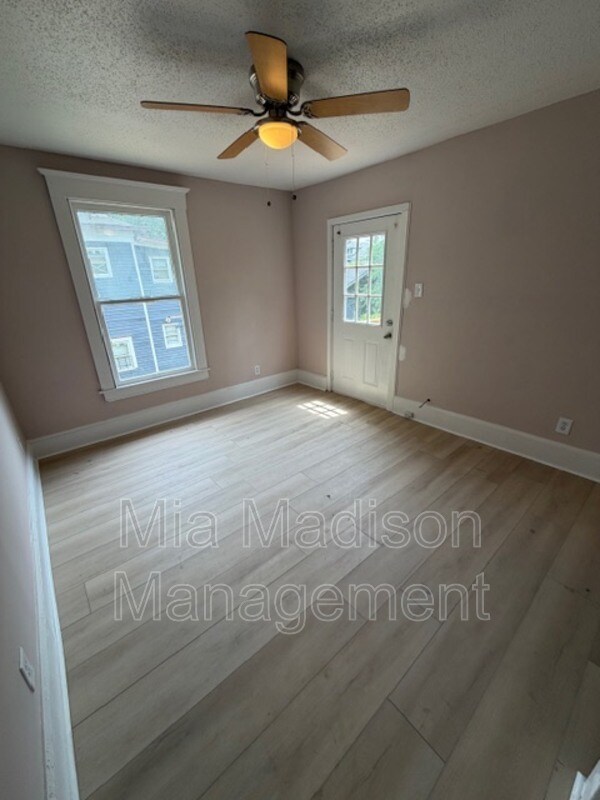 Building Photo - 513 W 35th St