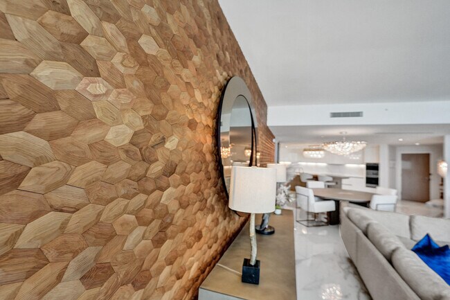 Building Photo - 525 N Fort Lauderdale Beach Blvd