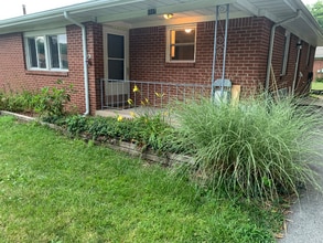 Building Photo - 1117 Pam Dr
