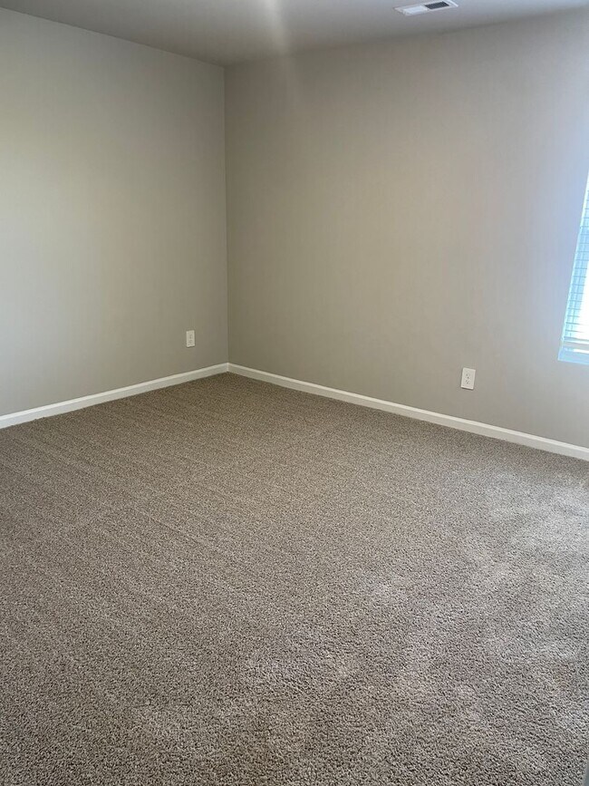 Building Photo - Stunning 3-Bedroom Ranch Home in Kendall Trails – New Construction