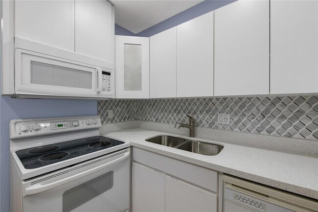 Building Photo - 5900 NE 22nd Way