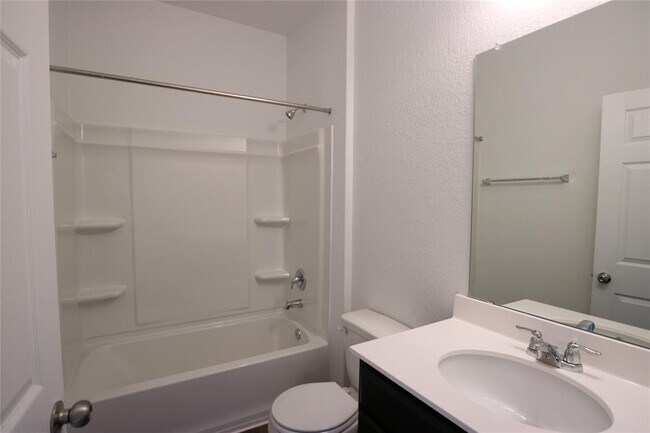 Building Photo - 444 English Oak St