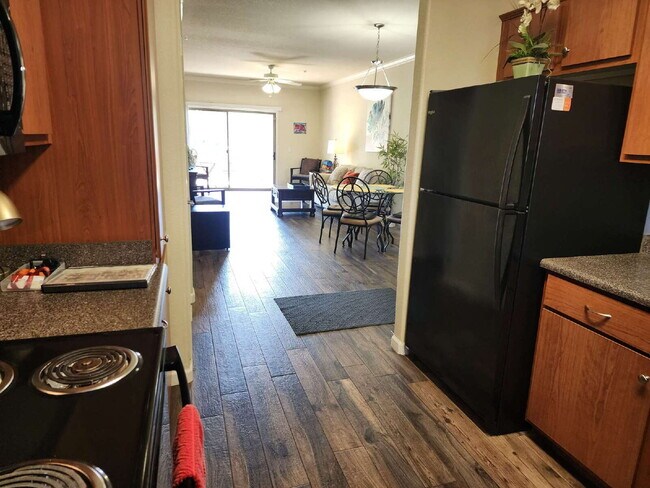 Building Photo - Fully furnished 2 bedroom 2 bathroom unit ...