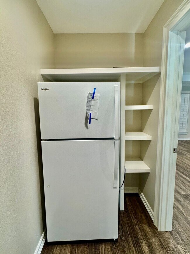 Building Photo - Elegant Estate in the Country Club Setting-Mother in law suite