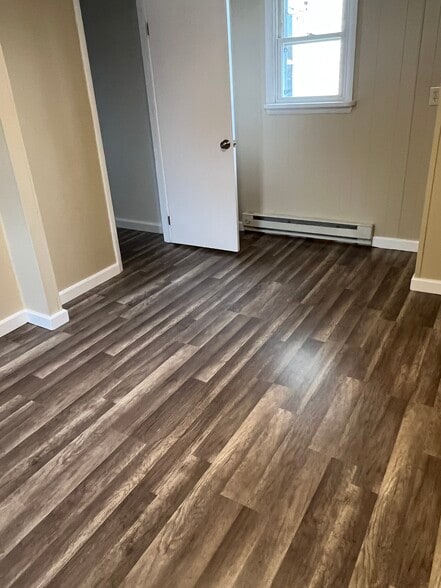 Building Photo - 130 S Apple St