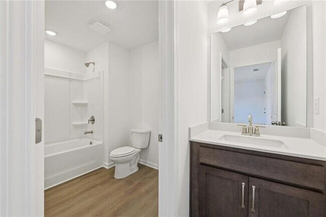 Building Photo - 64 Silverleaf Trl