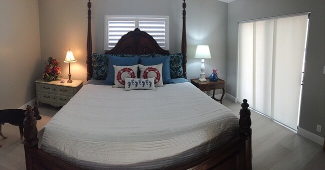 Building Photo - 381 SE 16th Ave