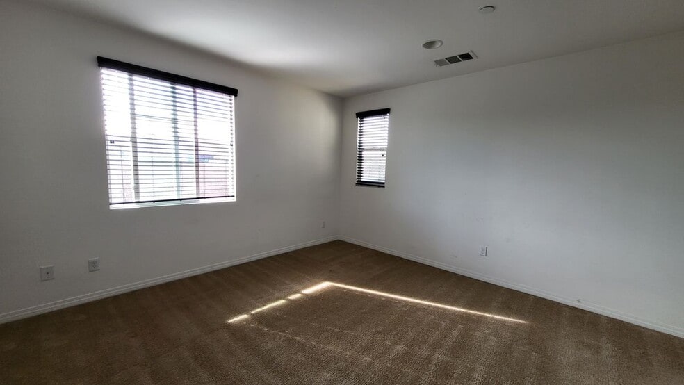 Building Photo - 89 Linden