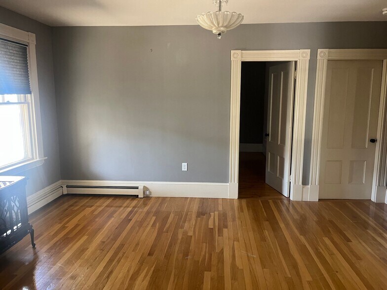 Building Photo - 459 Mill St