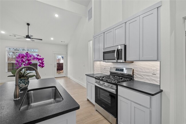 Building Photo - 712 Sun Meadows Loop