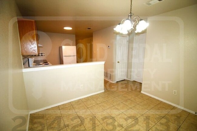 Building Photo - 3402 Hereford Ln